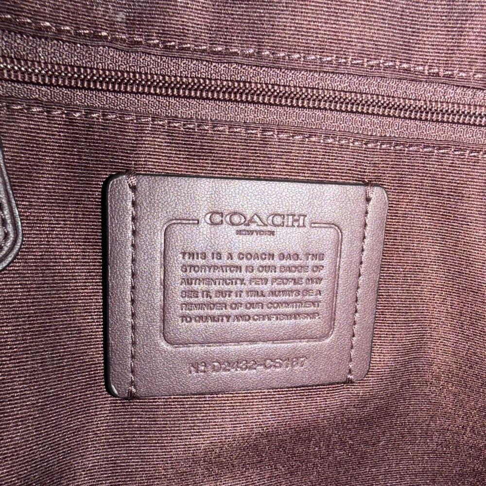 👜 Coach Gallery Tote in Brown Signature canvas with Gold Hardware - Picture 7 of 13